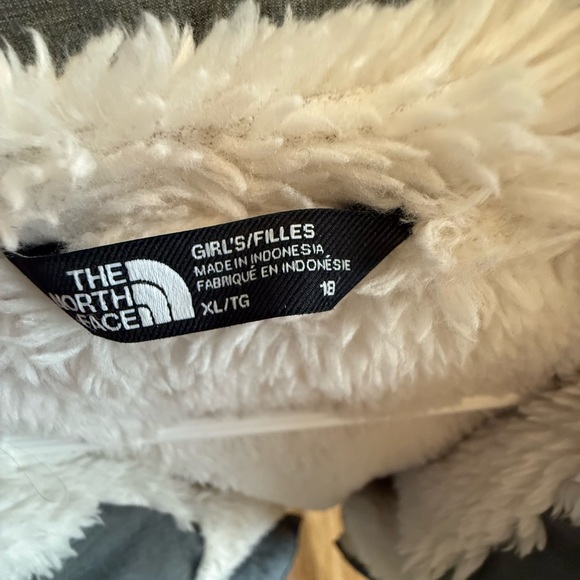 The North Face Kids Gray Puffer Jacket - Picture 4 of 6